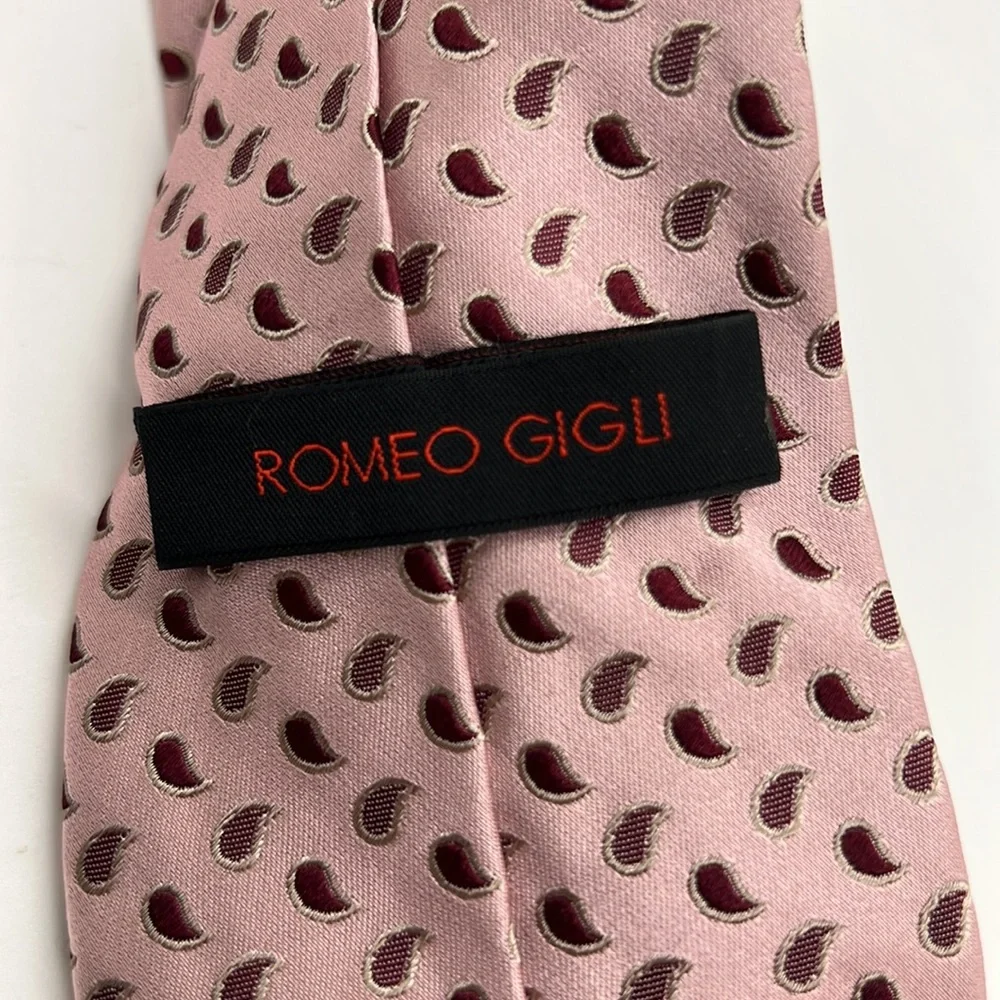 Romeo Gigli Pink Tie. Small Paisley Pattern. Excellent Condition - Picture 3 of 5